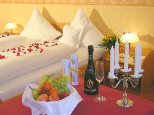 Land-Gut-Hotel Raeuber Lippoldskrug Άλφελντ Εξωτερικό φωτογραφία