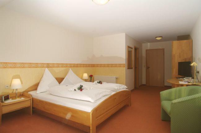Land-Gut-Hotel Raeuber Lippoldskrug Άλφελντ Εξωτερικό φωτογραφία